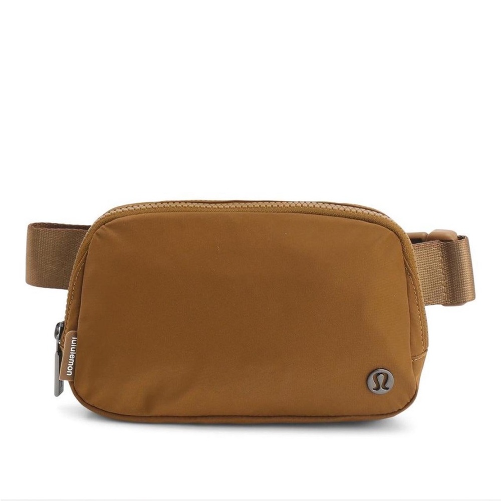 Lululemon Everywhere Belt Bag